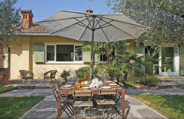 Villa Sweet Flower - With Private Pool And Garden مانربا ديل جاردا المظهر الخارجي الصورة