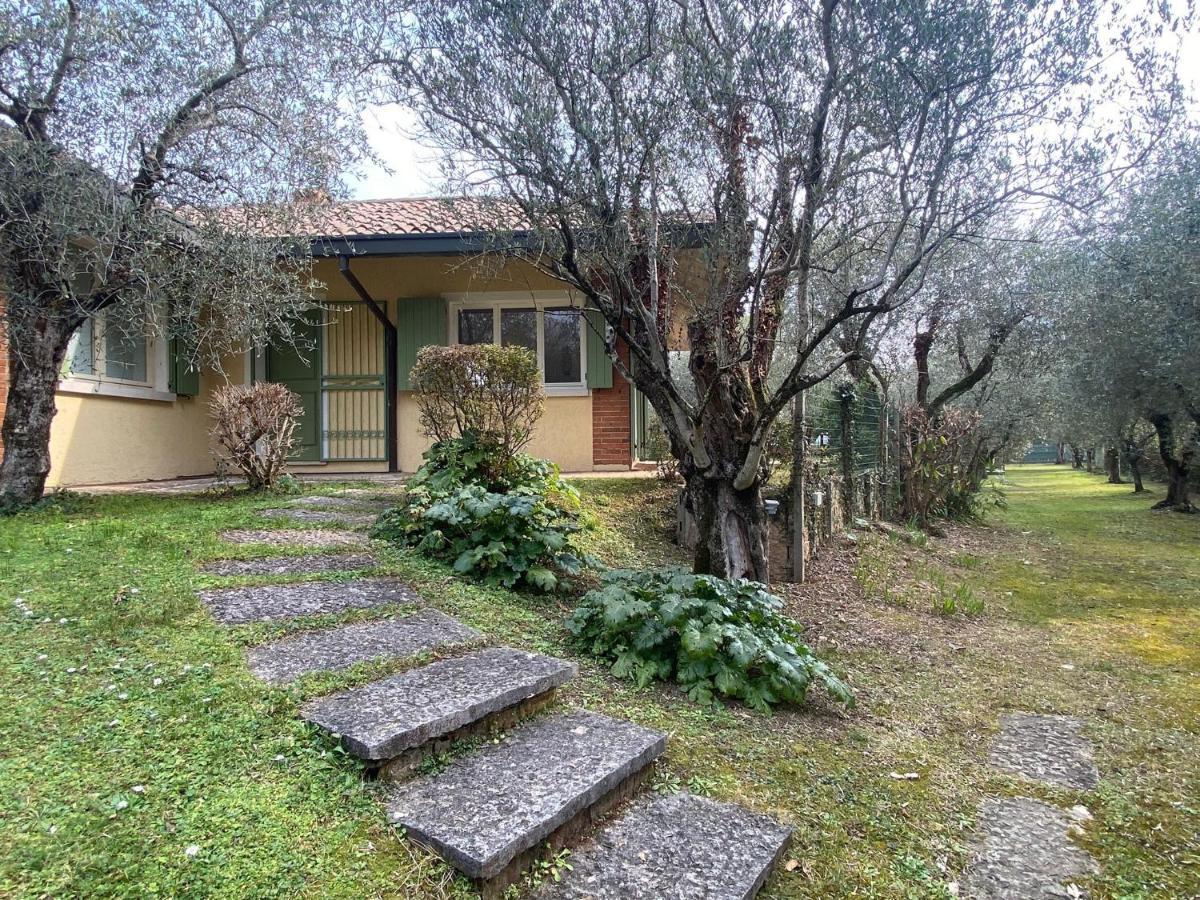Villa Sweet Flower - With Private Pool And Garden مانربا ديل جاردا المظهر الخارجي الصورة