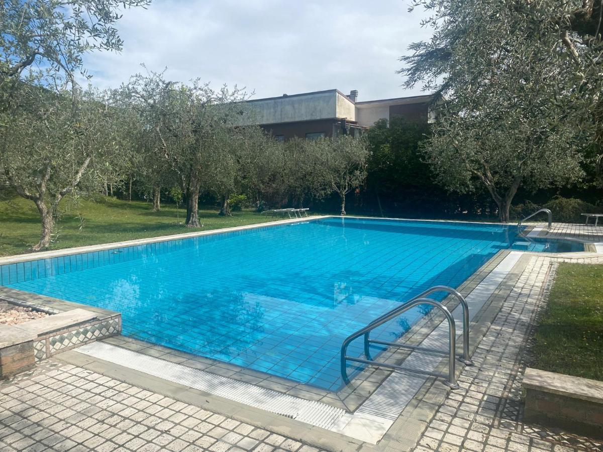 Villa Sweet Flower - With Private Pool And Garden مانربا ديل جاردا المظهر الخارجي الصورة