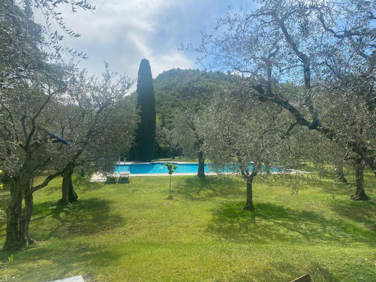 Villa Sweet Flower - With Private Pool And Garden مانربا ديل جاردا المظهر الخارجي الصورة